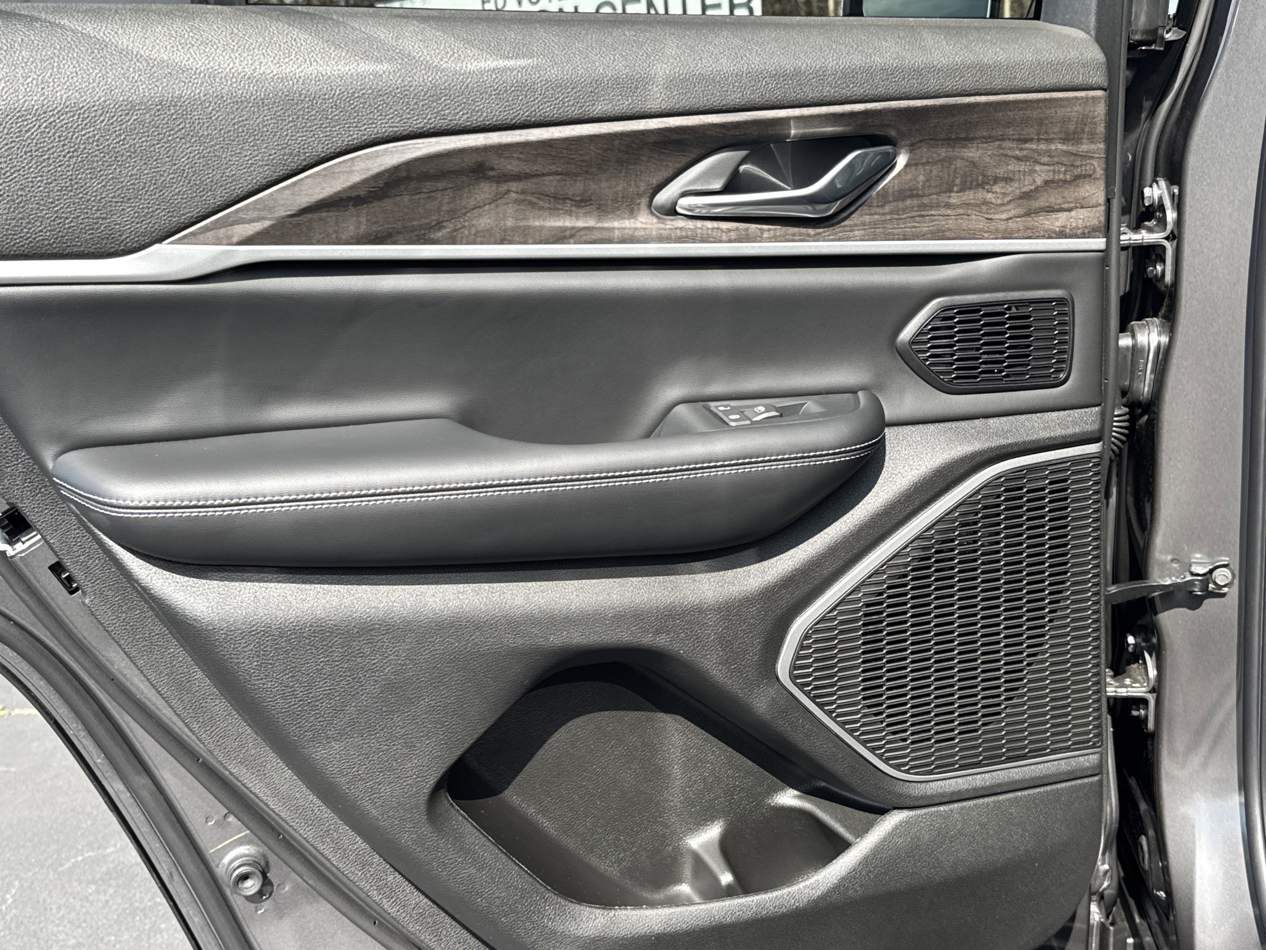 New 2026 Jeep Grand Cherokee Limited w/ Luxury Tech Group II image 27