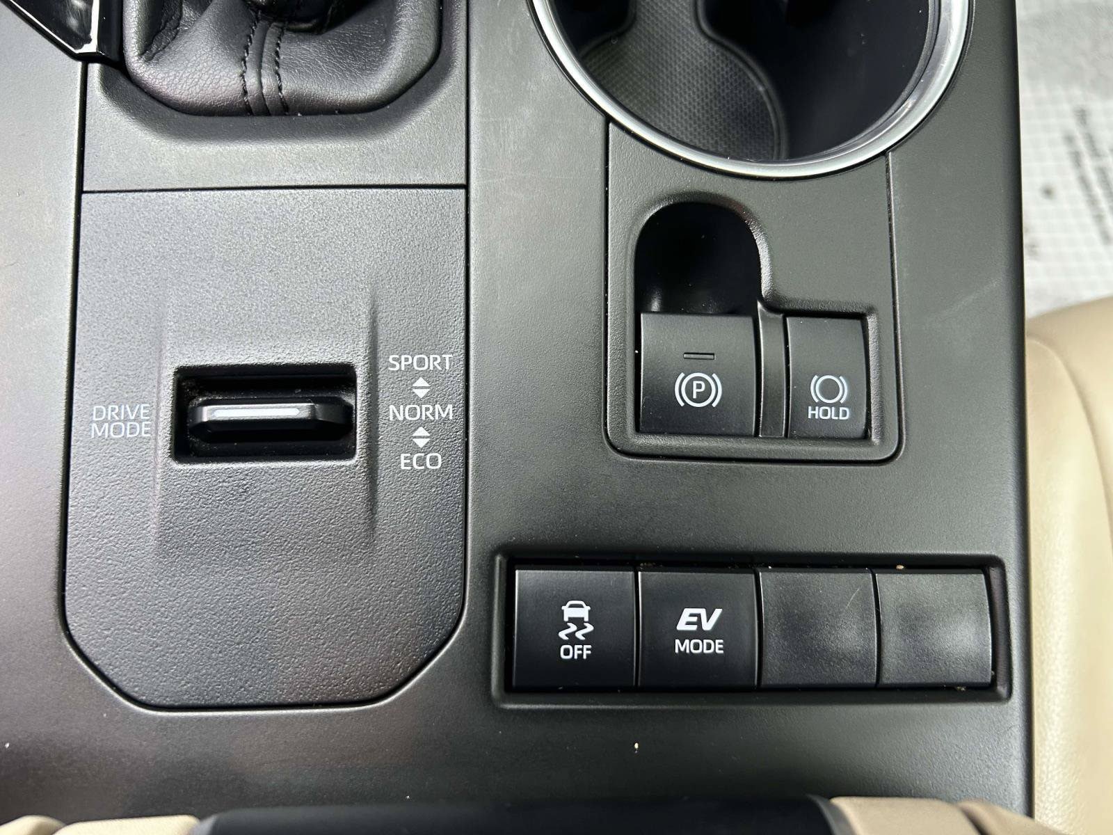 Used 2020 Toyota Highlander XLE FWD image 28