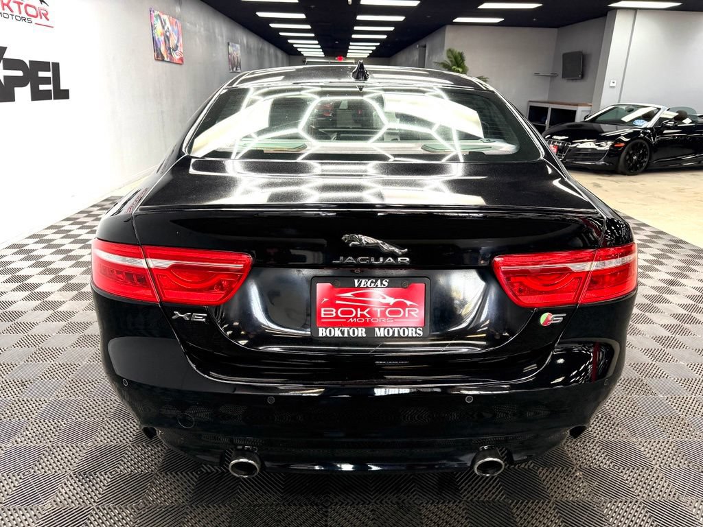 Used 2018 Jaguar XE S RWD image 13