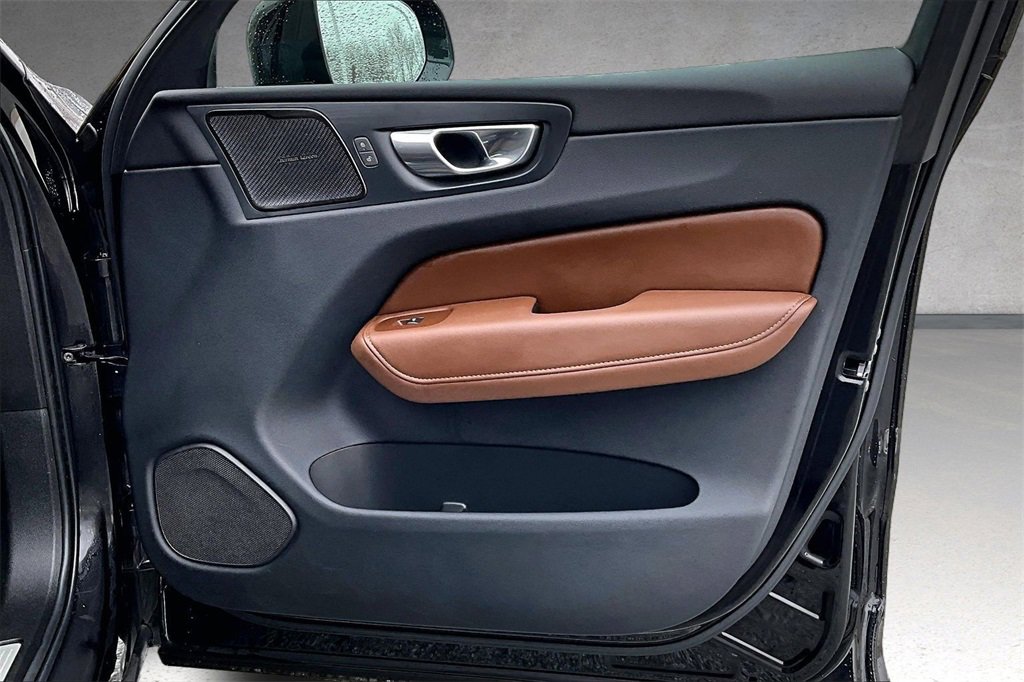 Used 2023 Volvo XC60 B5 Plus w/ Climate Package image 28