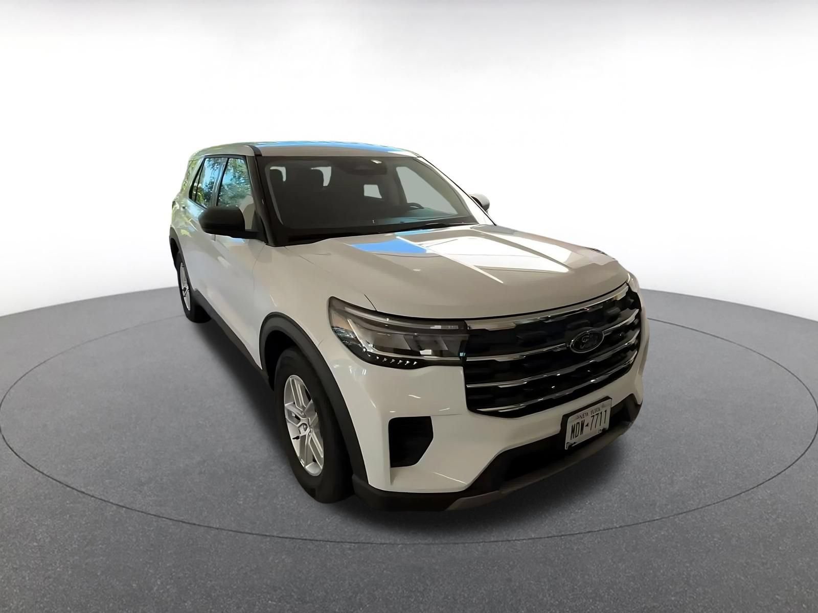 Used 2026 Ford Explorer Active AWD/4WD image 3
