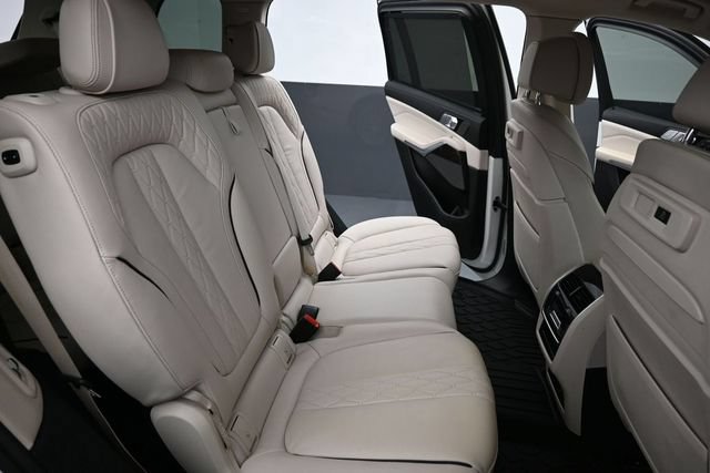 Used 2020 BMW X7 xDrive40i w/ Premium Package AWD/4WD image 25