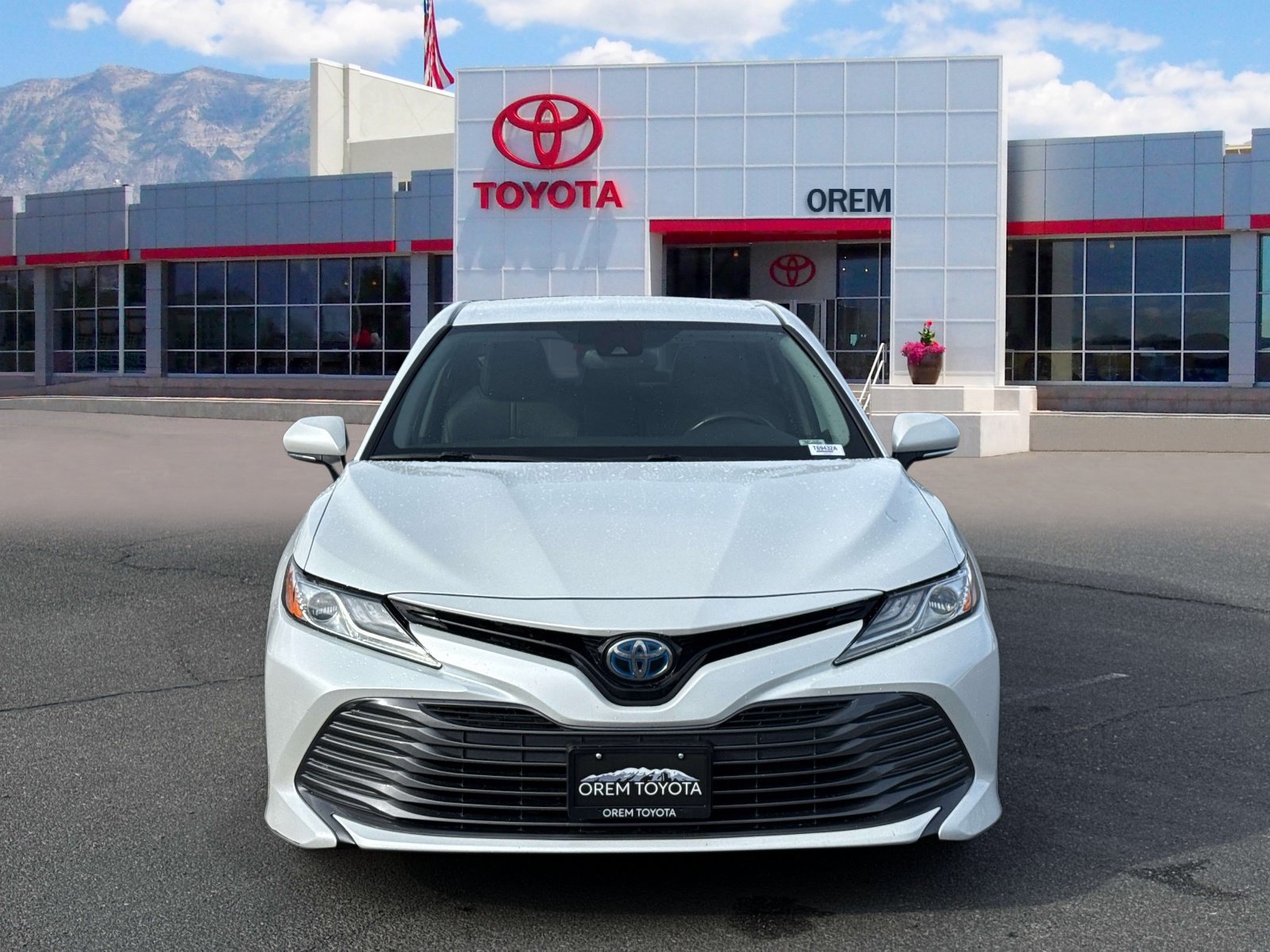 Used 2020 Toyota Camry XLE w/ Carpet Mat Package FWD image 2