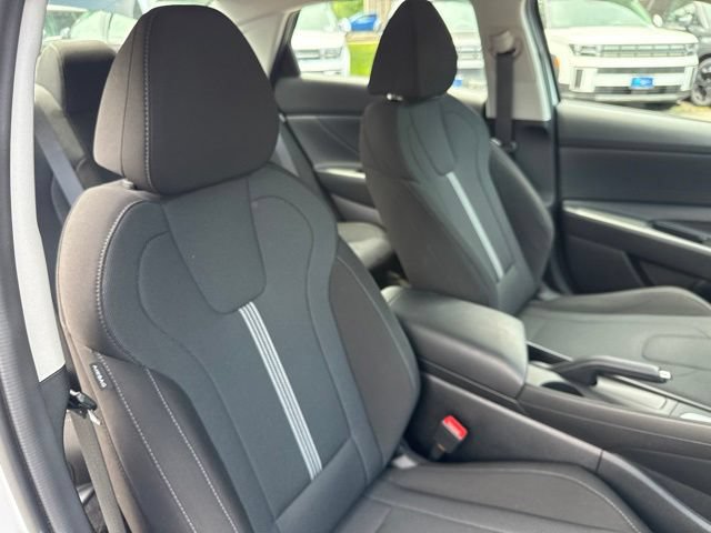 Used 2025 Hyundai Elantra SE FWD image 23