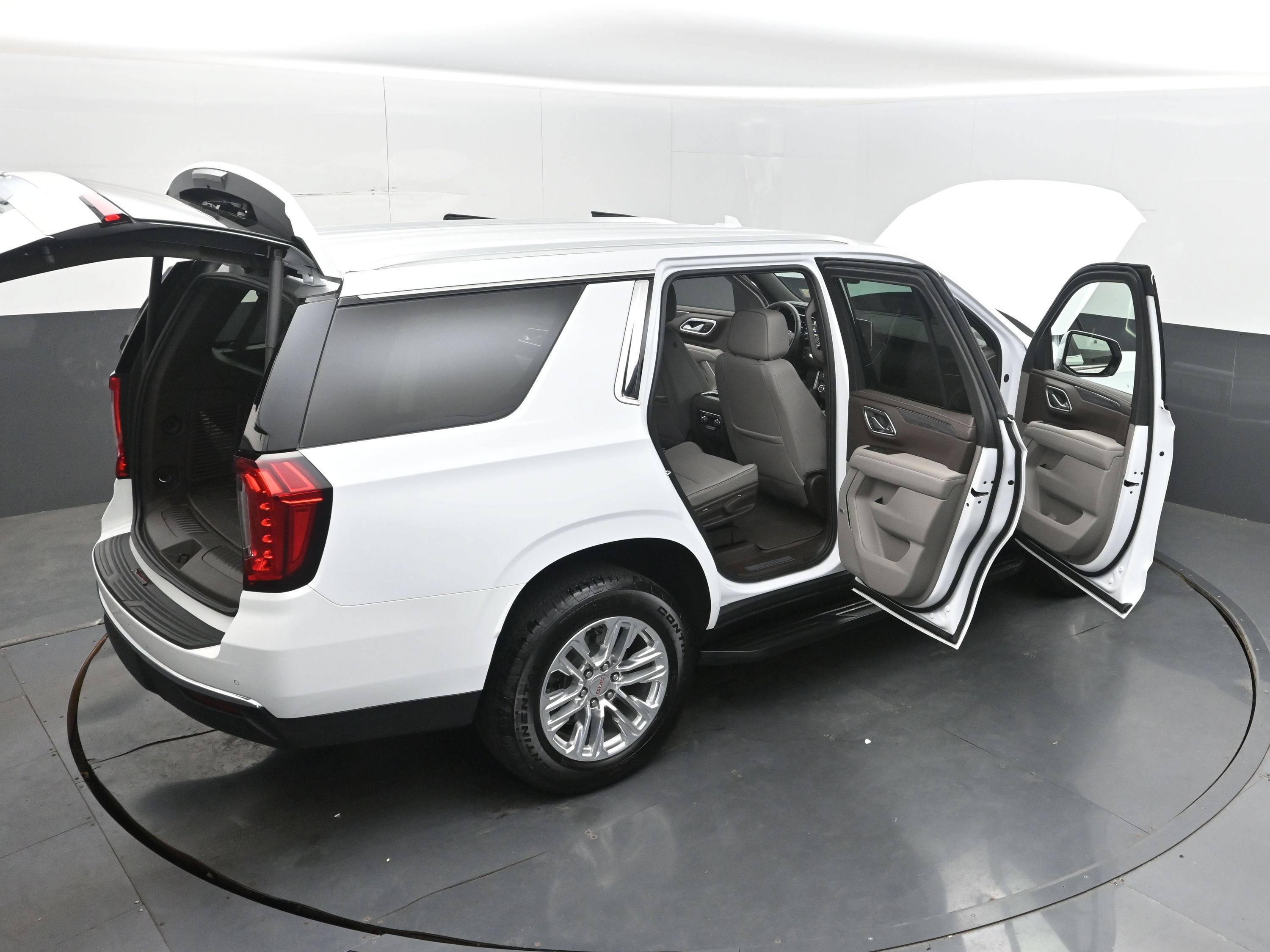 Used 2024 GMC Yukon SLT w/ SLT Luxury Package AWD/4WD image 45