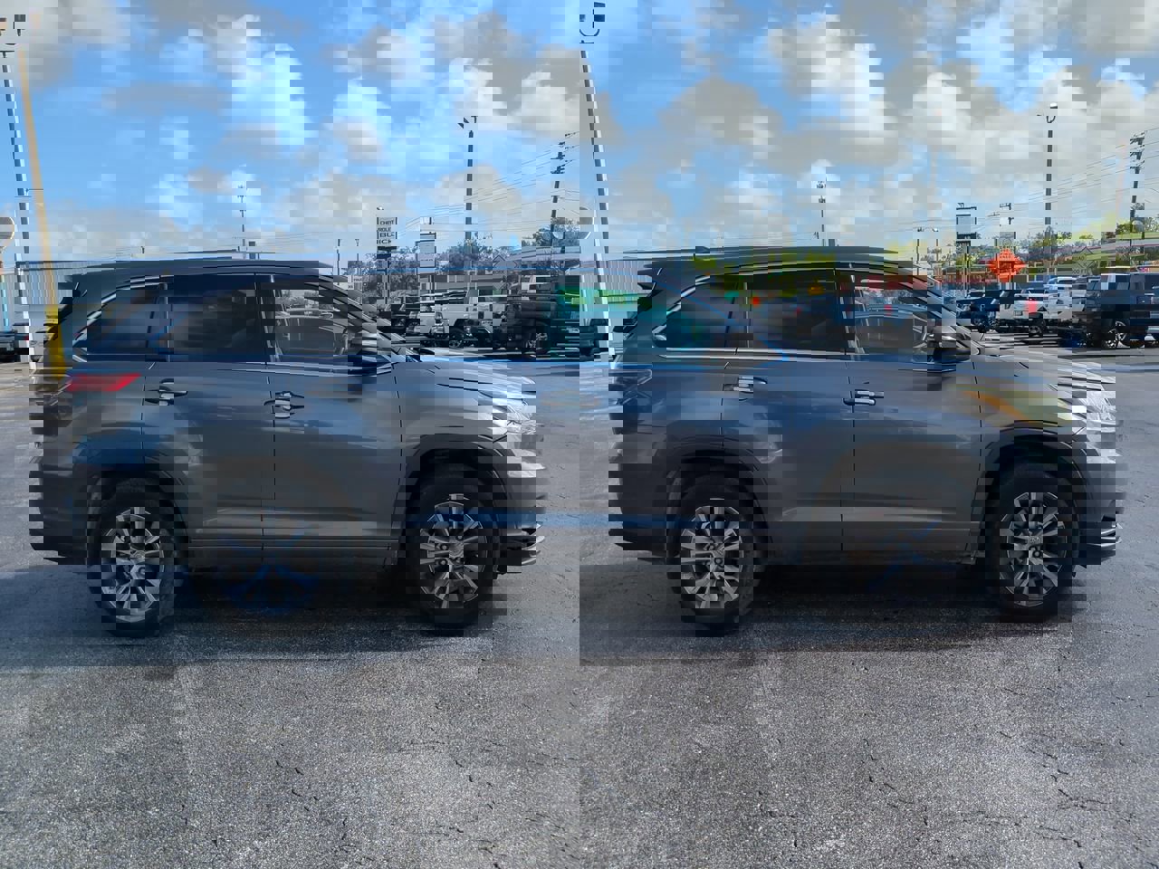 Used 2015 Toyota Highlander Plus image 3