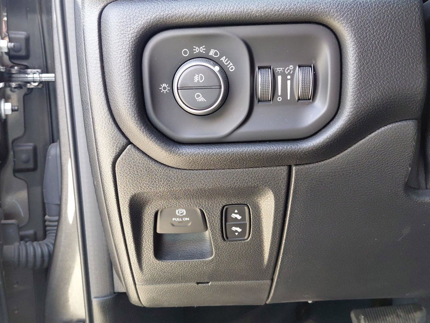 Used 2020 RAM 1500 Laramie AWD/4WD image 26