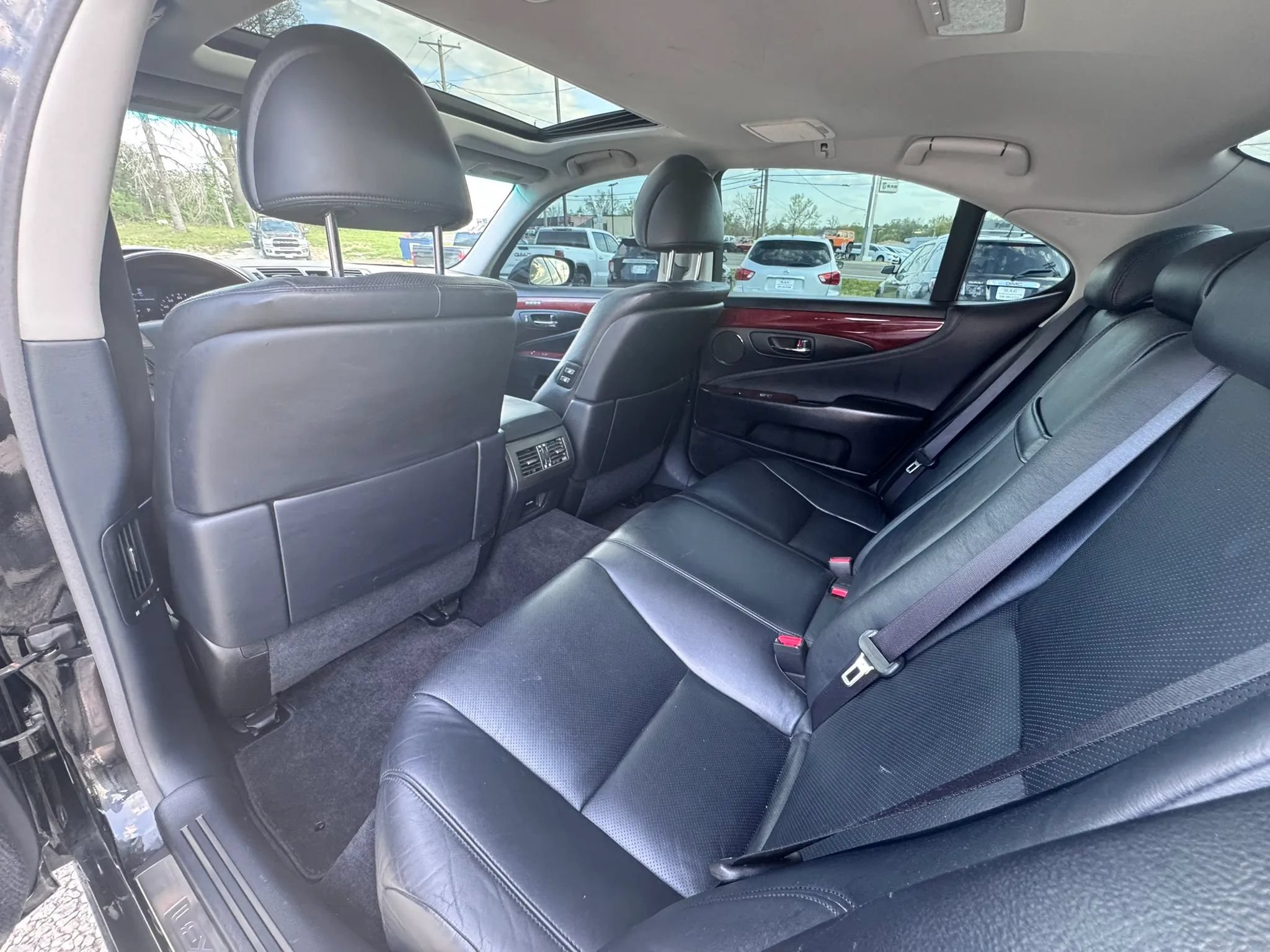 Used 2012 Lexus LS 460 AWD w/ Comfort Pkg image 24