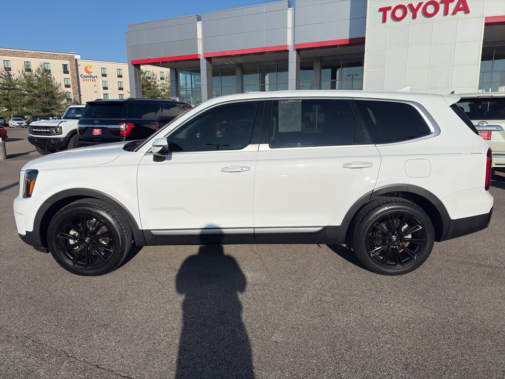 Used 2023 Kia Telluride LX image 2