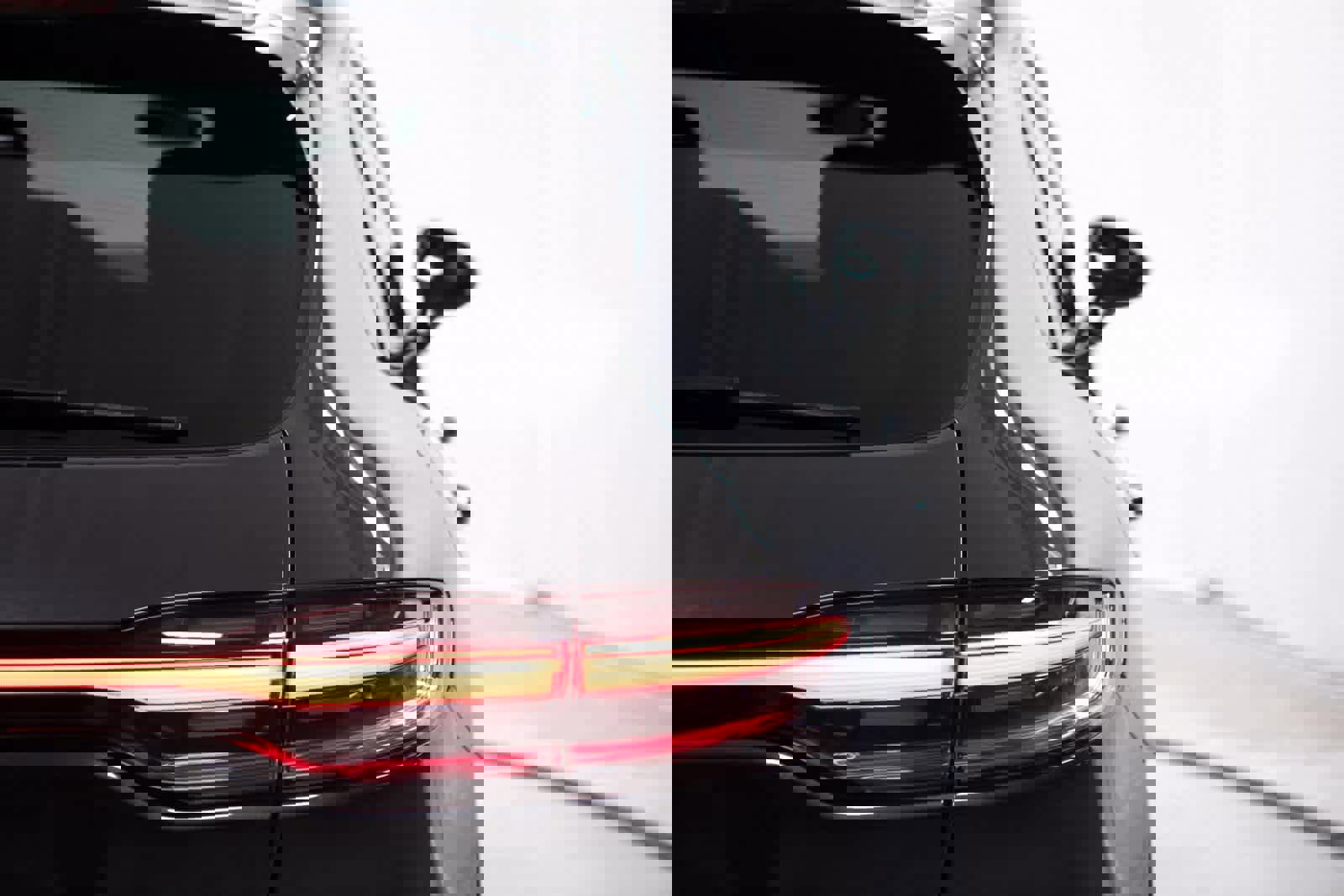 Certified 2025 Porsche Macan image 38