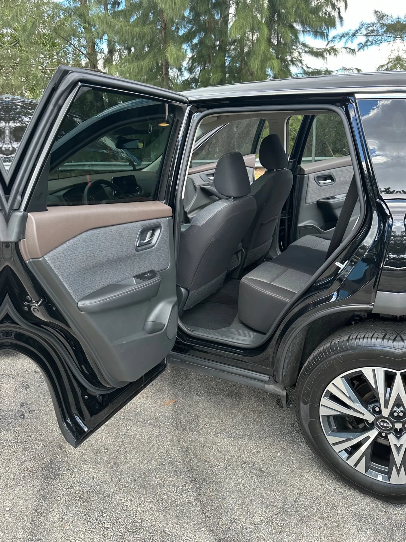 Used 2023 Nissan Rogue SV AWD/4WD image 36
