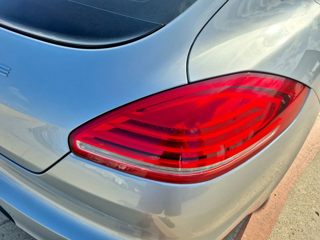 Used 2016 Porsche Panamera S image 11