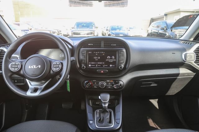 Used 2023 Kia Soul LX w/ LX Technology Package image 15