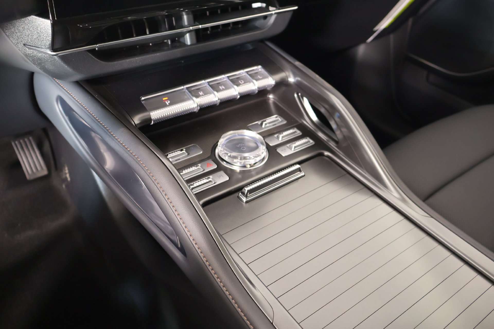 New 2026 Lincoln Nautilus Premier AWD/4WD image 9
