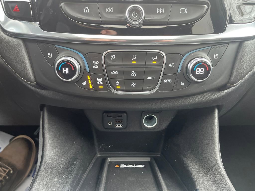 Used 2023 Chevrolet Traverse Premier image 32