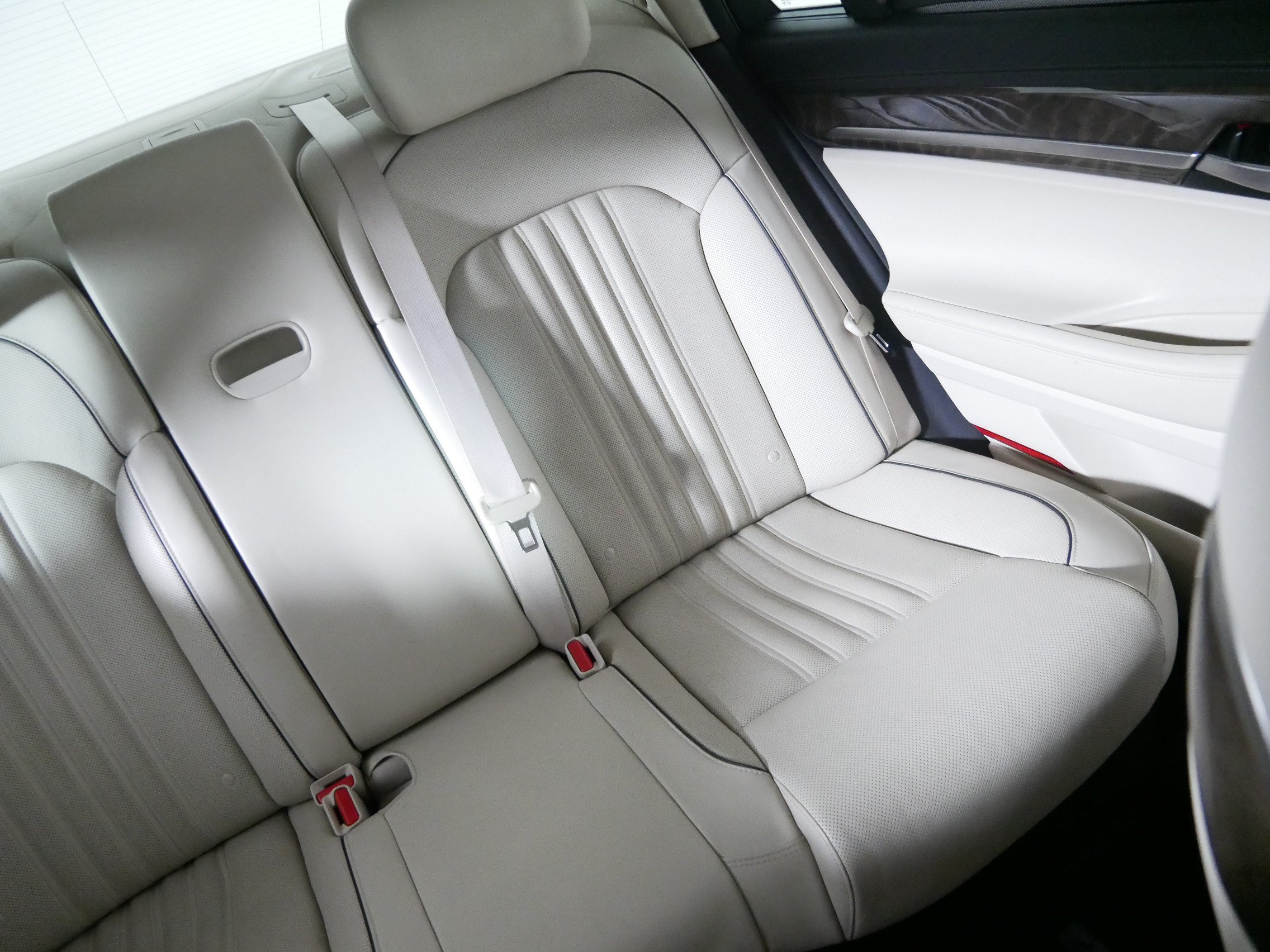 Used 2018 Genesis G90 3.3T Premium AWD/4WD image 14