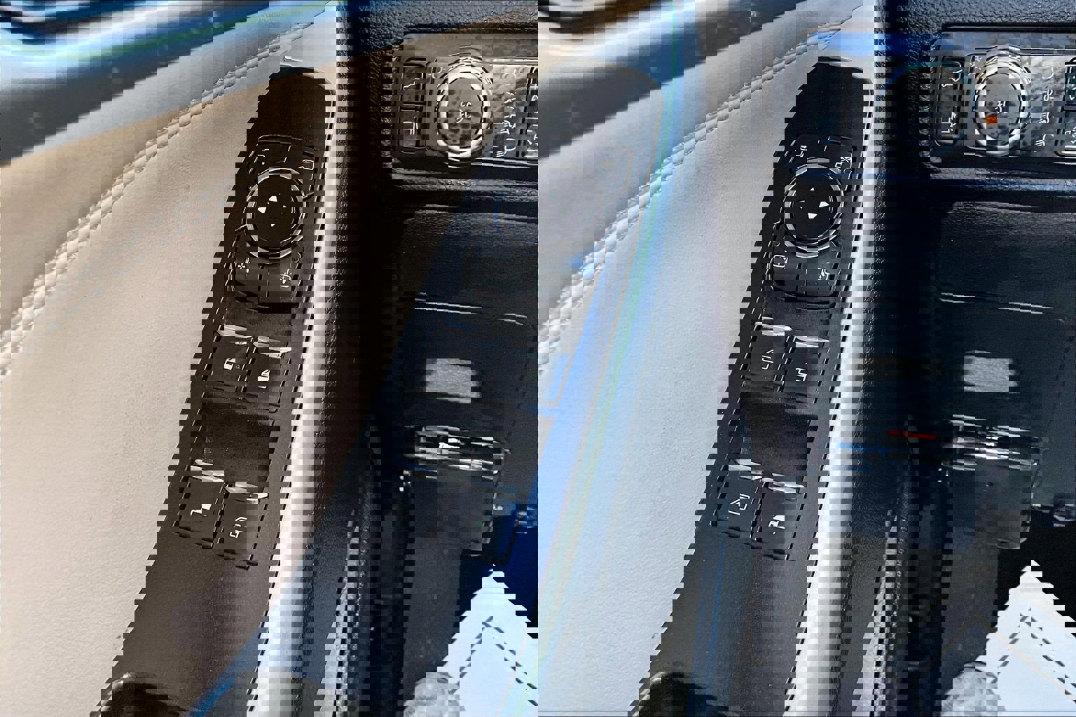 Used 2021 Ford Explorer Limited image 35