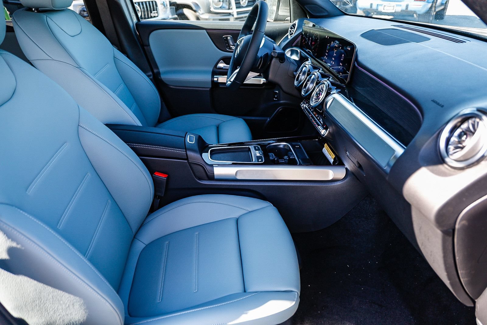 New 2026 Mercedes-Benz GLB 250 4MATIC image 17