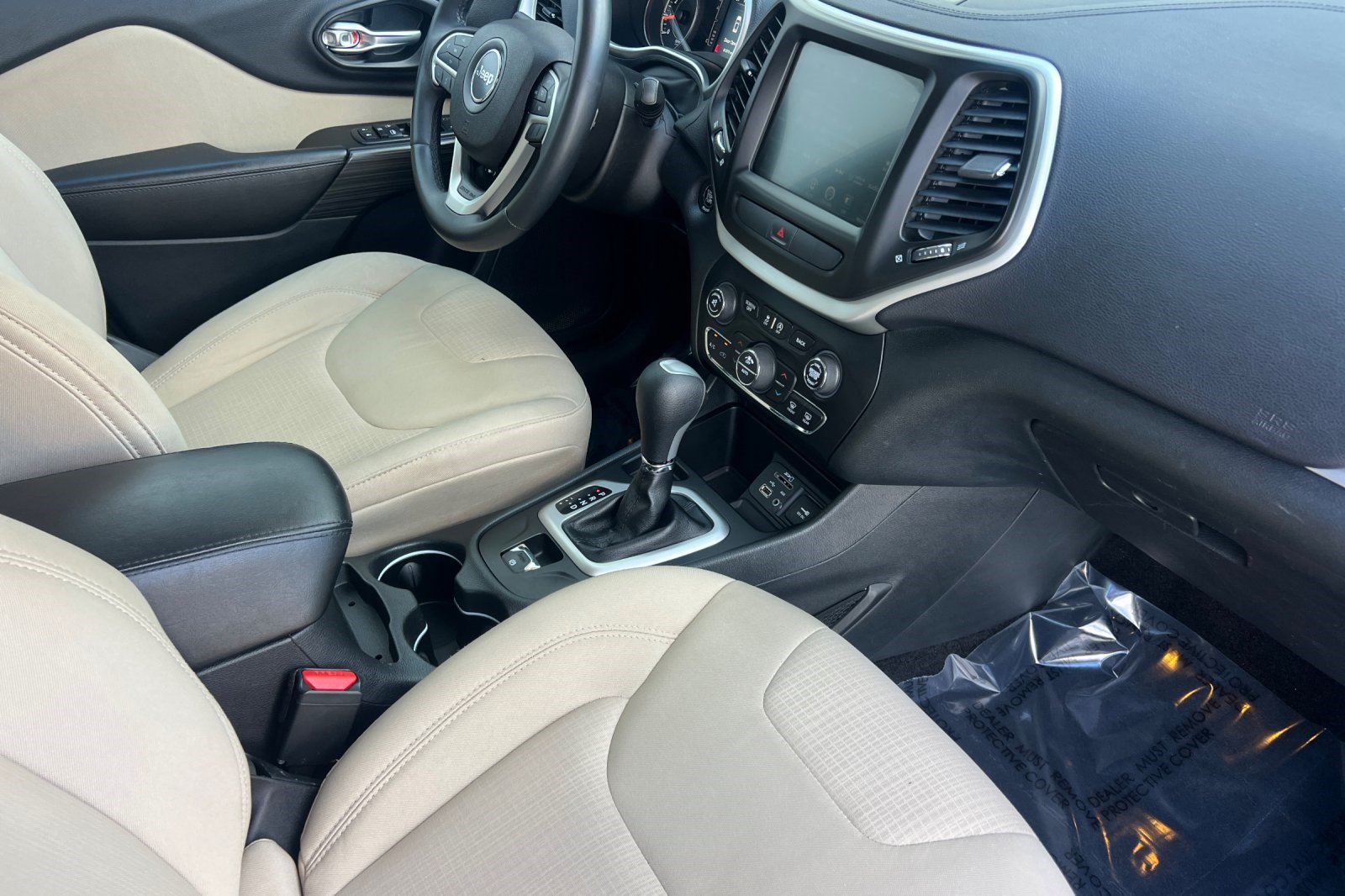 Used 2015 Jeep Cherokee Latitude w/ Comfort/Convenience Group FWD image 33
