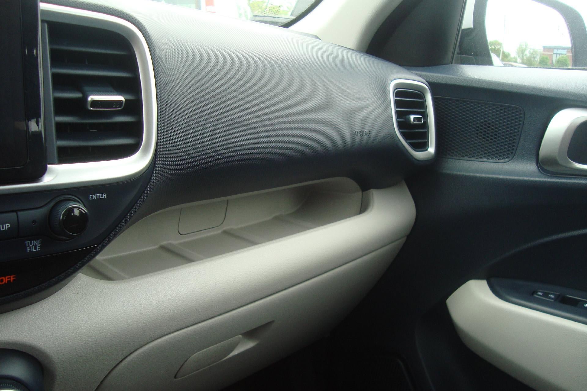 Used 2023 Hyundai Venue Limited w/ Cargo Package FWD image 18