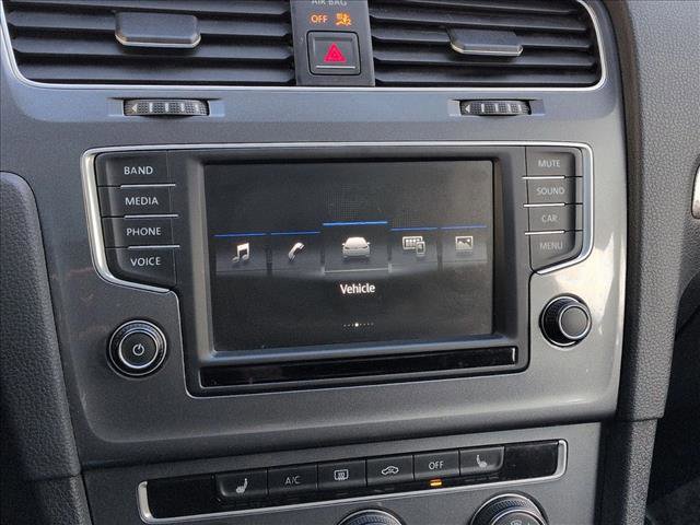 Used 2017 Volkswagen Golf S image 13