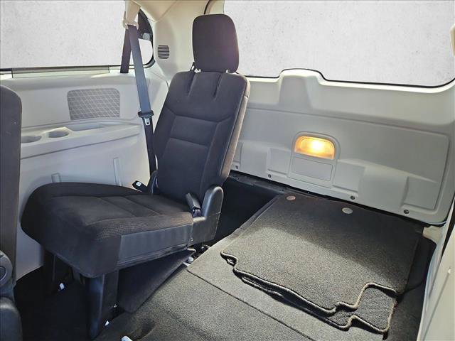 Used 2014 Chrysler Town & Country Touring FWD image 26