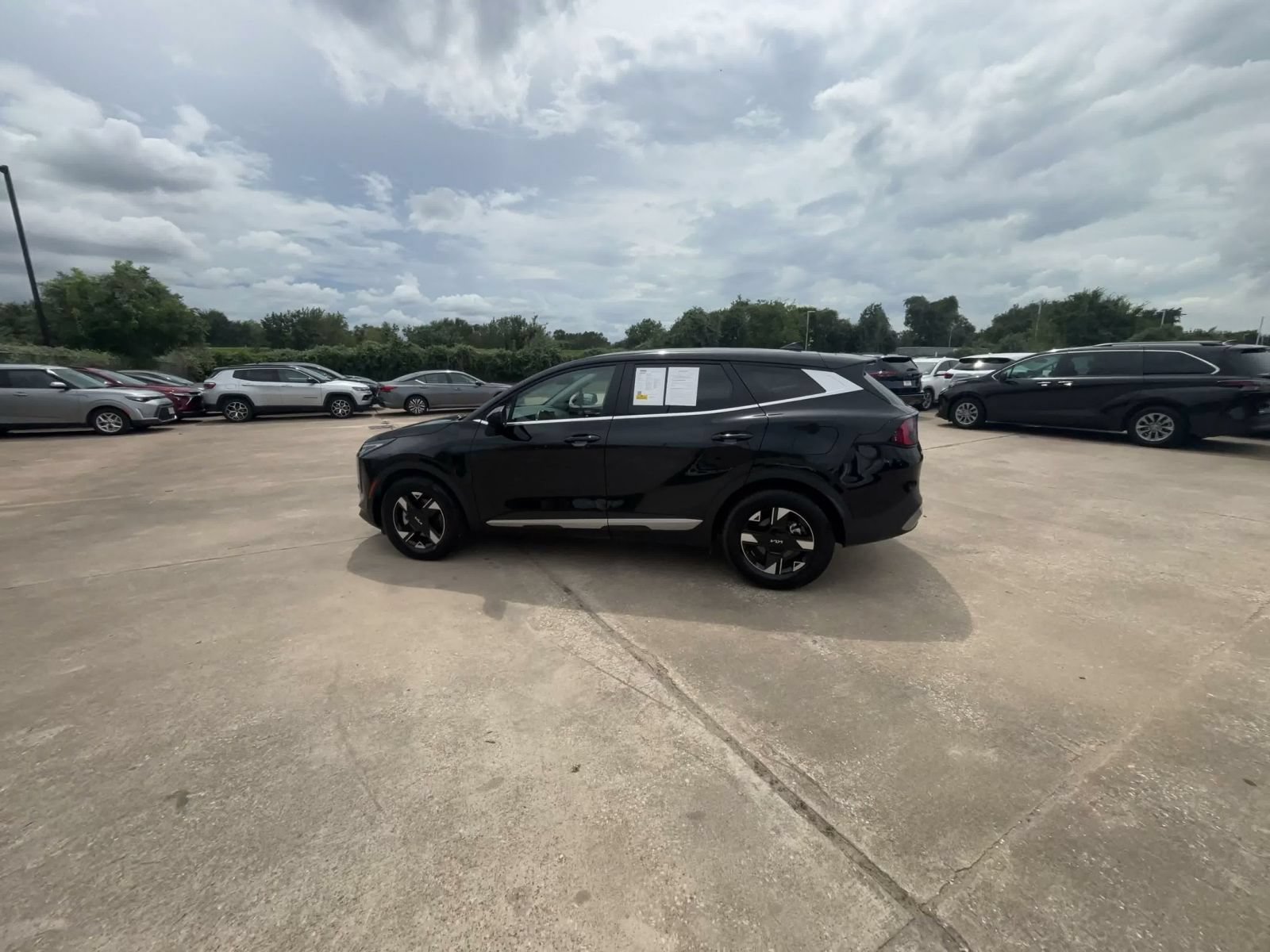 Used 2026 Kia Sportage LX FWD image 8