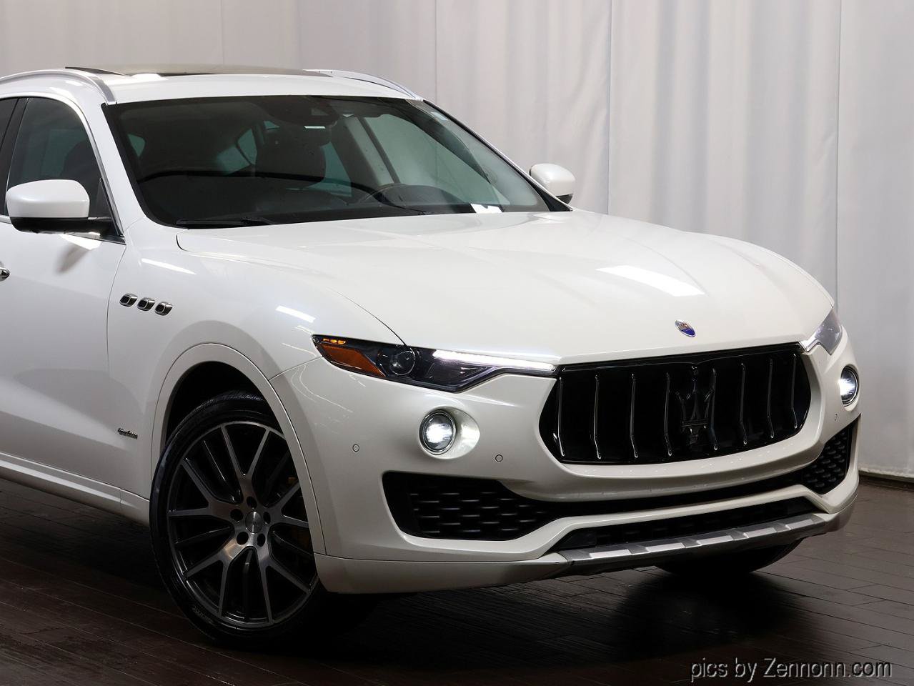 Used 2018 Maserati Levante GranLusso AWD/4WD image 2