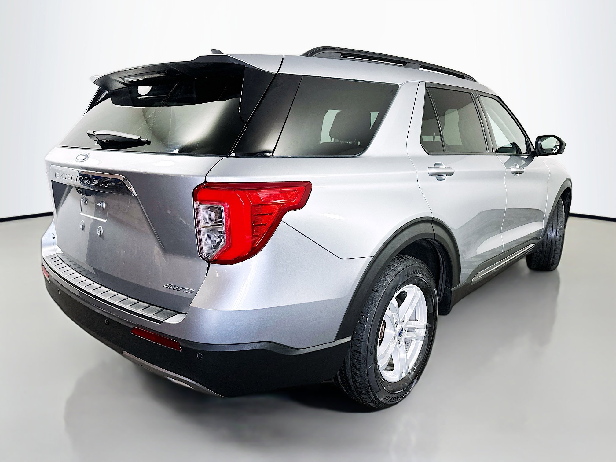 Used 2022 Ford Explorer XLT w/ Equipment Group 202A image 7