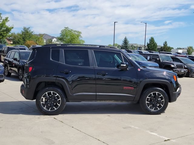 Used 2023 Jeep Renegade Trailhawk AWD/4WD image 2