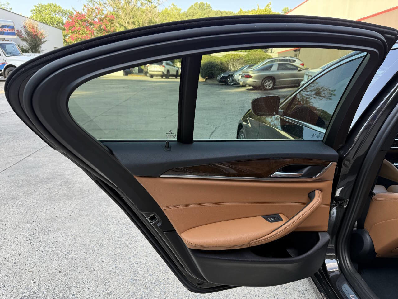 Used 2019 BMW 530i w/ Luxury Package RWD image 40