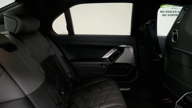 Used 2025 BMW i7 xDrive60 w/ Executive Package RWD image 39