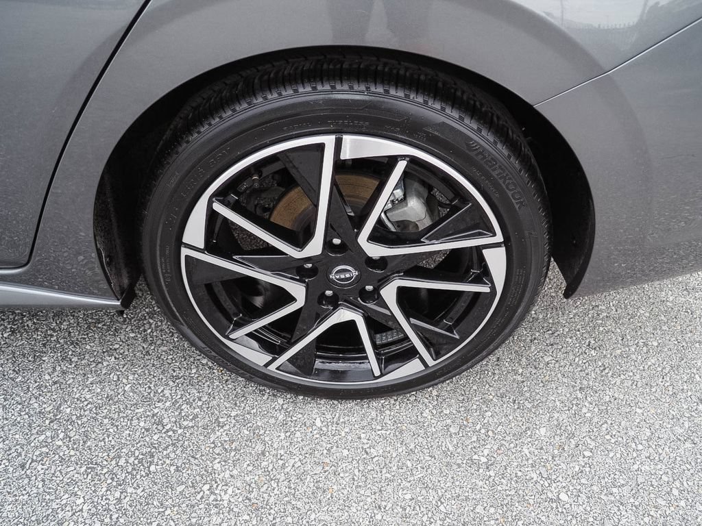 Used 2025 Nissan Sentra SR FWD image 36