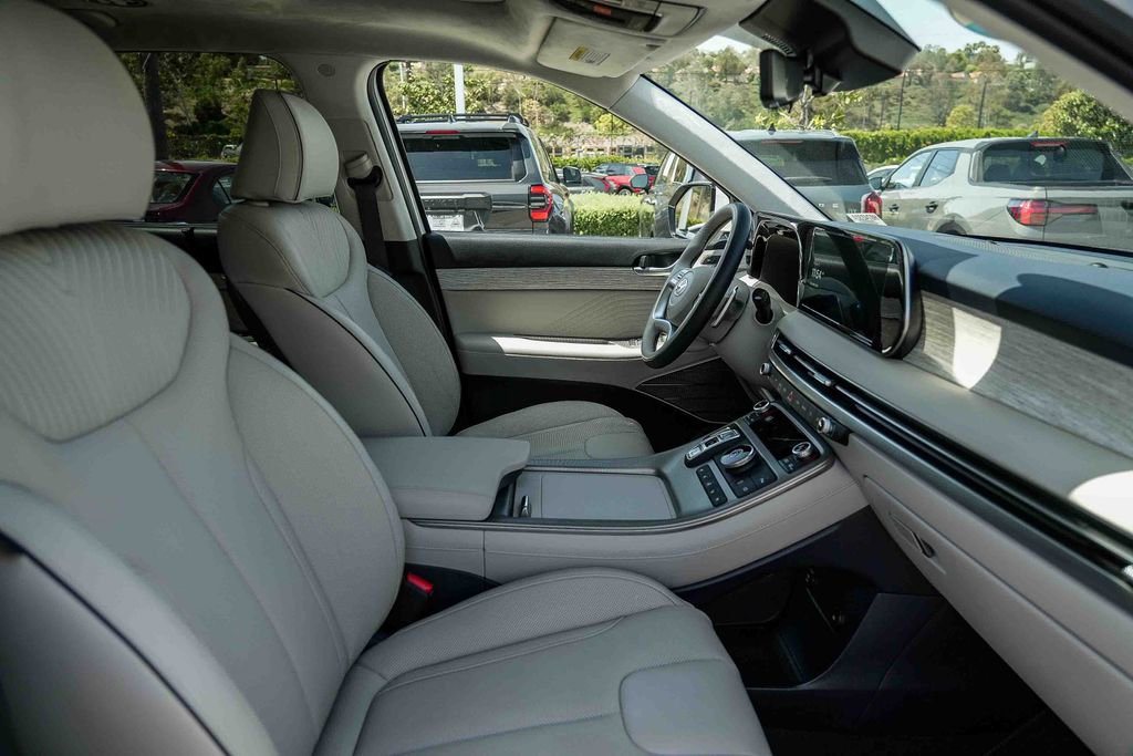 Used 2025 Hyundai Palisade Calligraphy FWD image 17