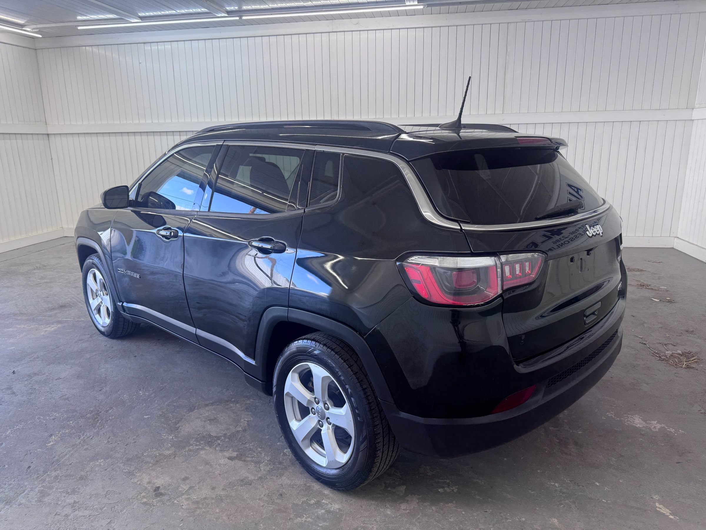 Used 2019 Jeep Compass Latitude FWD image 7