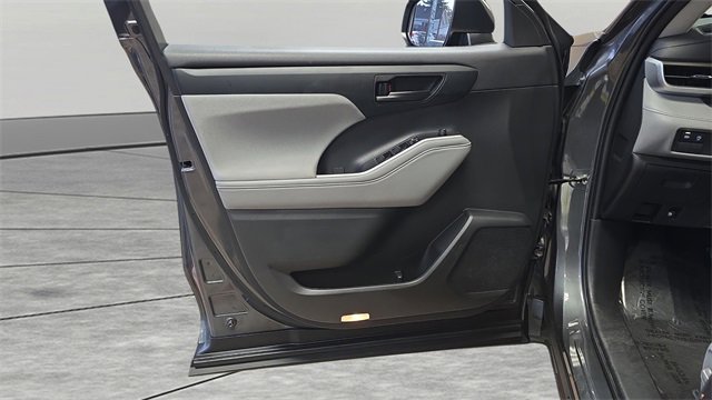 Used 2023 Toyota Highlander L image 25