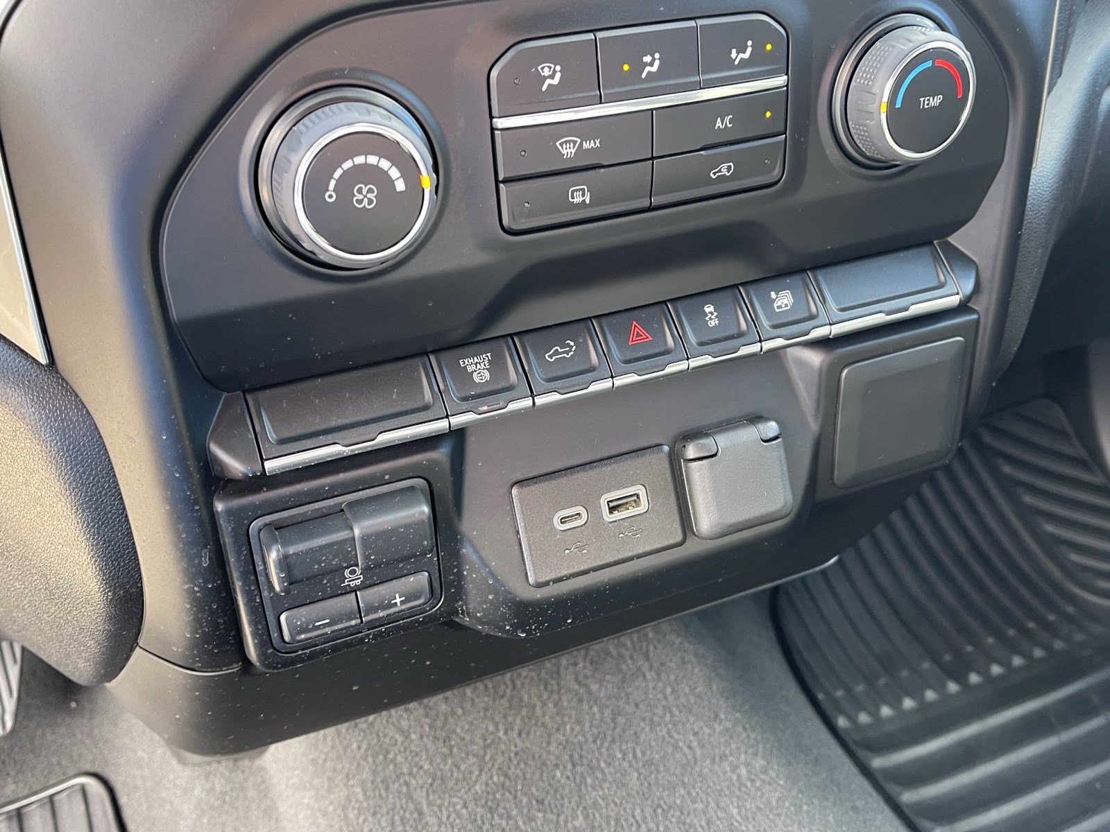 Used 2023 Chevrolet Silverado 2500 LT AWD/4WD image 21