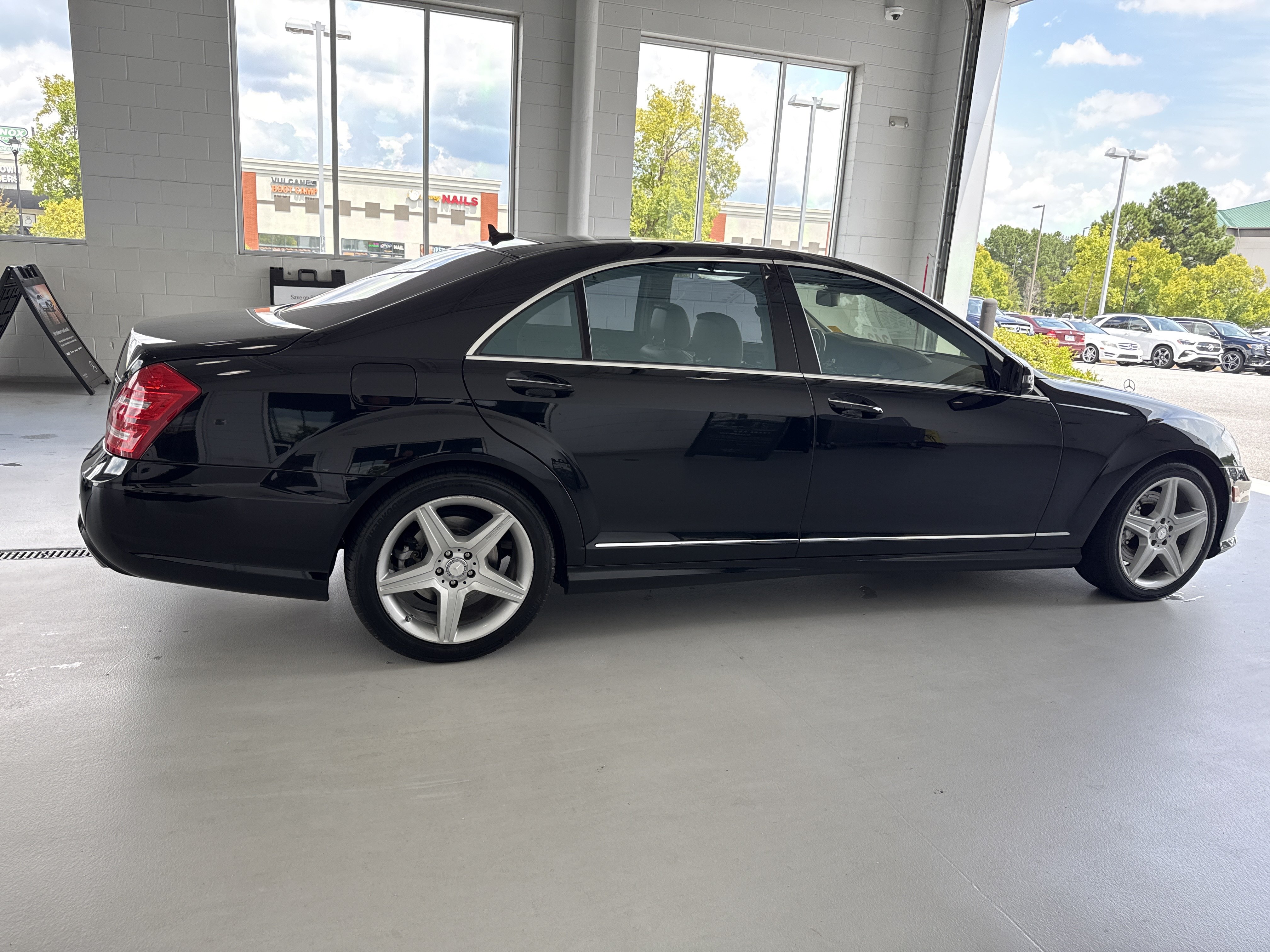 Used 2011 Mercedes-Benz S 550 image 14