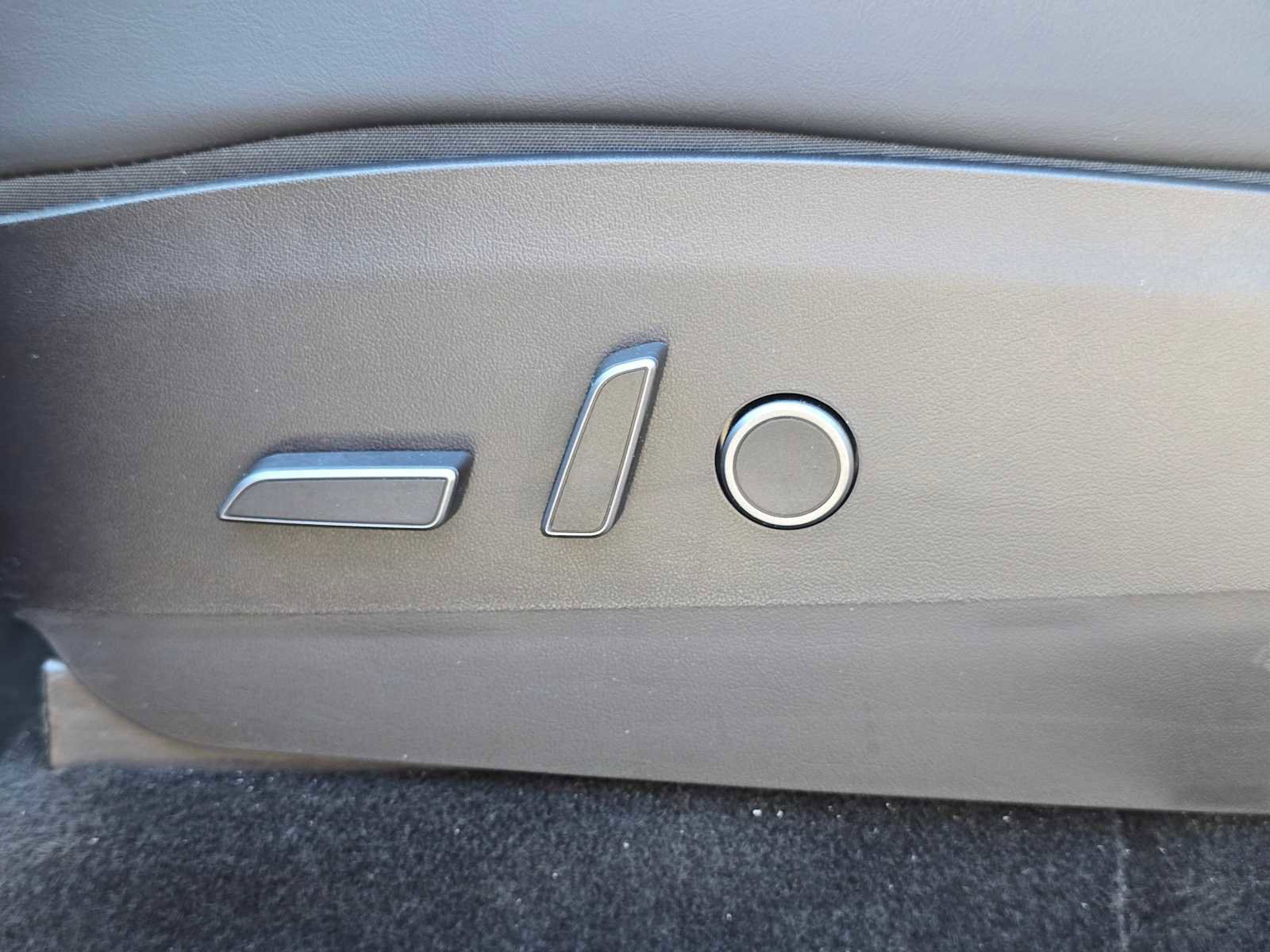 Used 2021 Tesla Model Y Long Range AWD/4WD image 23