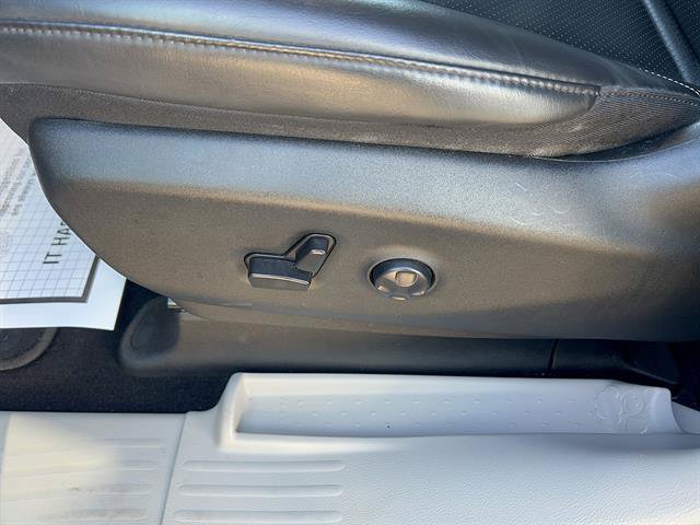 Used 2023 Chrysler Pacifica Touring-L FWD image 14
