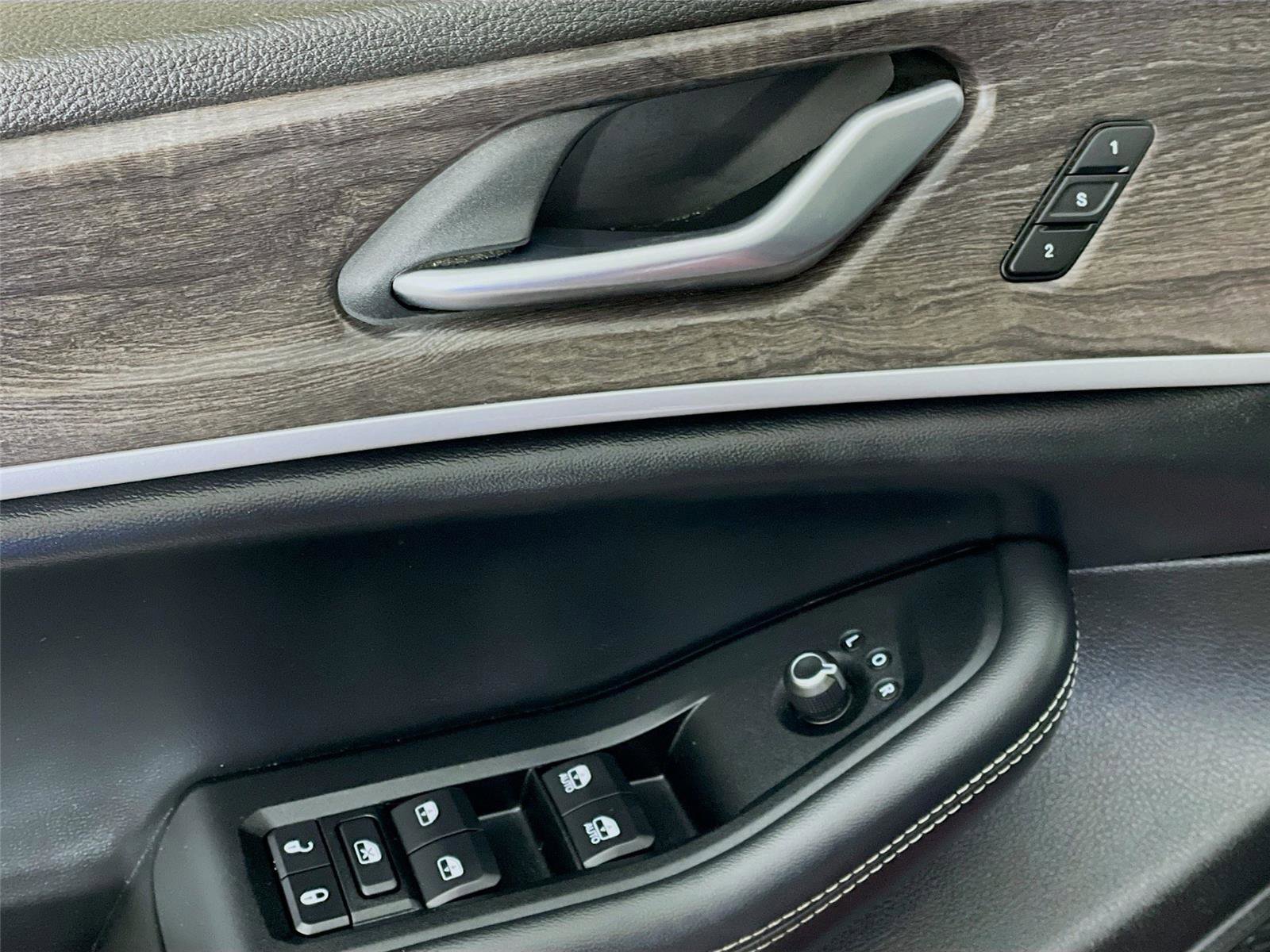 Used 2023 Jeep Grand Cherokee Limited image 20