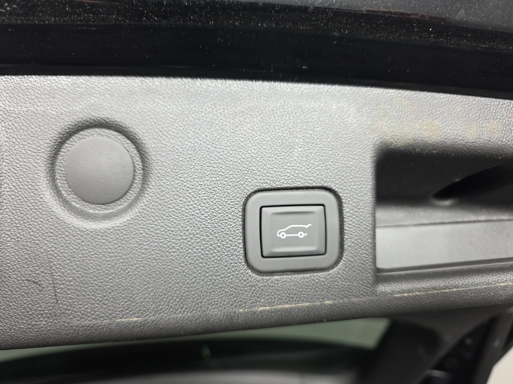 Used 2023 Chevrolet Equinox Premier AWD/4WD image 31