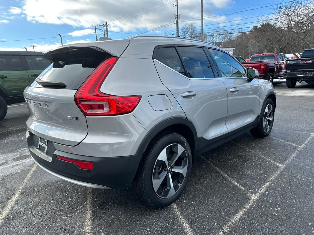 Used 2023 Volvo XC40 B5 Plus w/ Driver Assist Package image 5