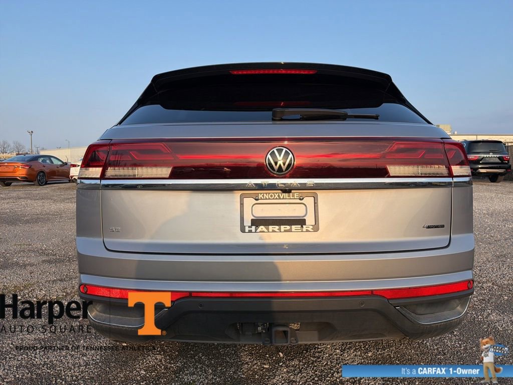 Used 2025 Volkswagen Atlas Cross Sport SE w/ Panoramic Sunroof Package image 4