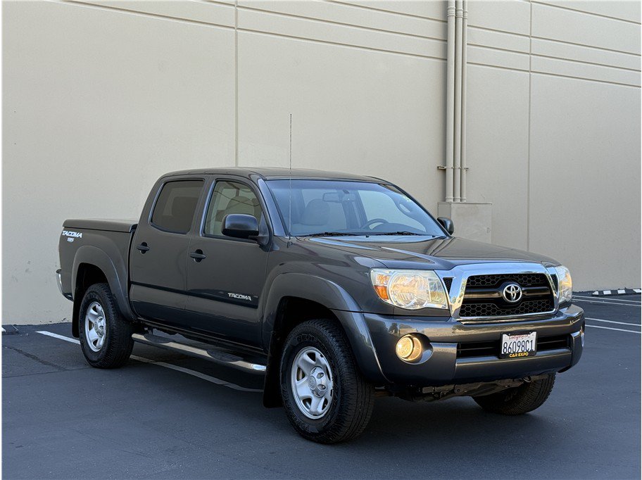 Used 2011 Toyota Tacoma PreRunner w/ SR5 Pkg #2 RWD image 2