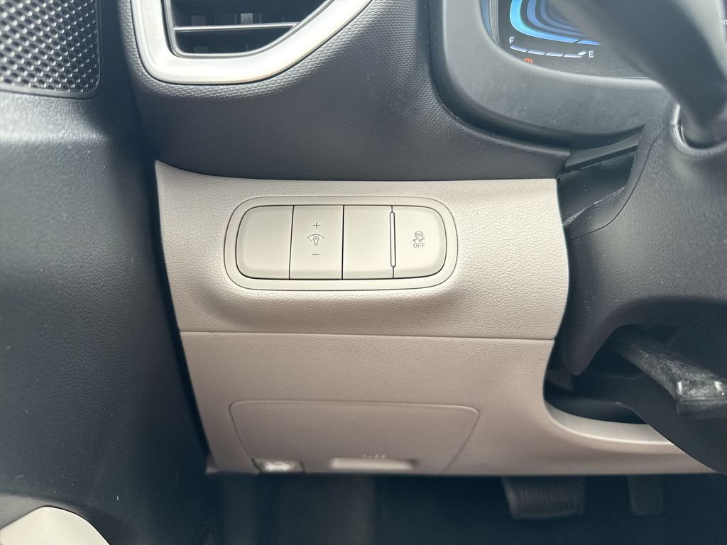 Used 2023 Hyundai Venue SEL FWD image 18