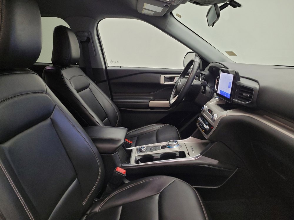 Used 2022 Ford Explorer XLT w/ Equipment Group 202A image 21