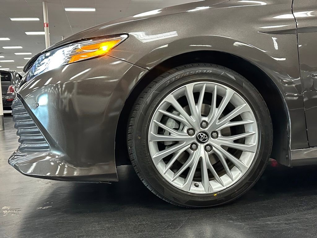 Used 2018 Toyota Camry XLE FWD image 11