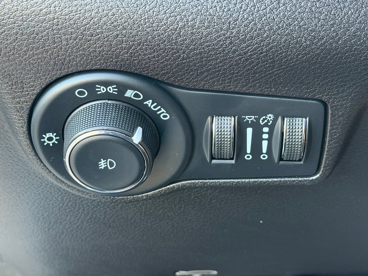 Used 2023 Jeep Compass Latitude w/ Convenience Group AWD/4WD image 17