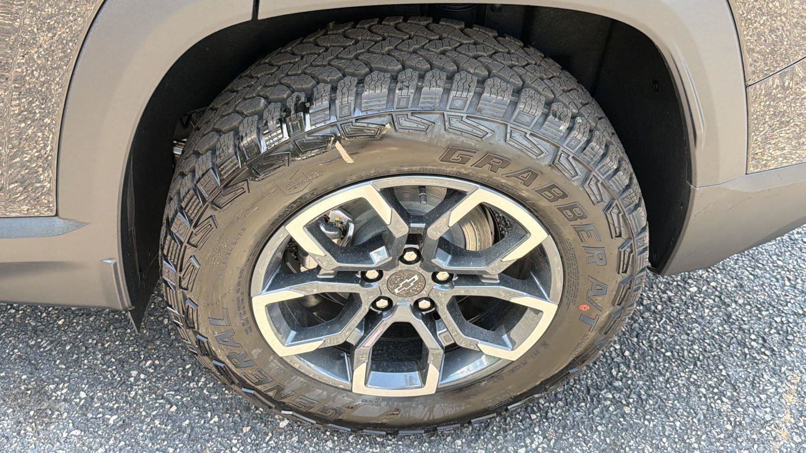 New 2026 Chevrolet Equinox ACTIV w/ Convenience Package III AWD/4WD image 9